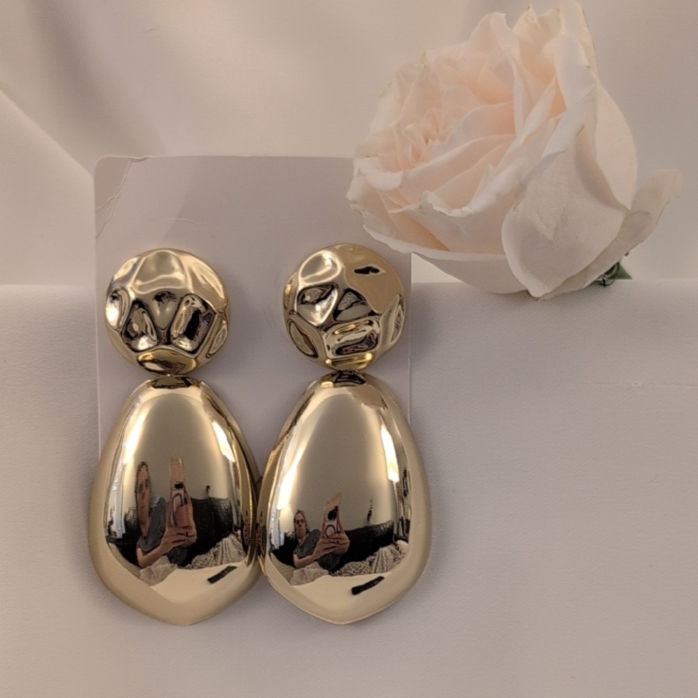 Elegant Gold Drop Earrings